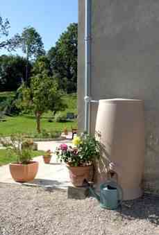 récupérateur d'eau dans le jardin